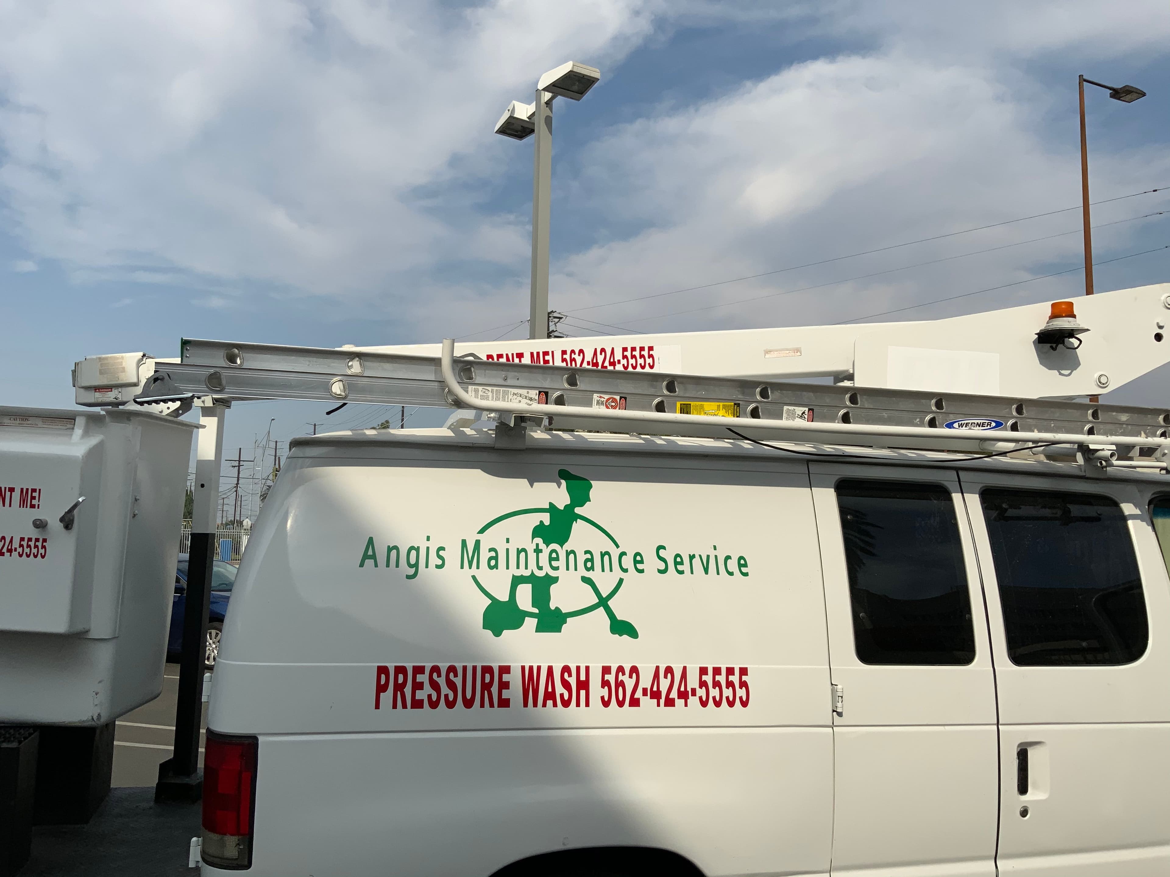 Mobile pressure-wash unit
